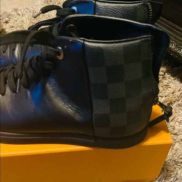 Mens Authentic Louis Vuitton high top sneakers - Picture 6 of 11